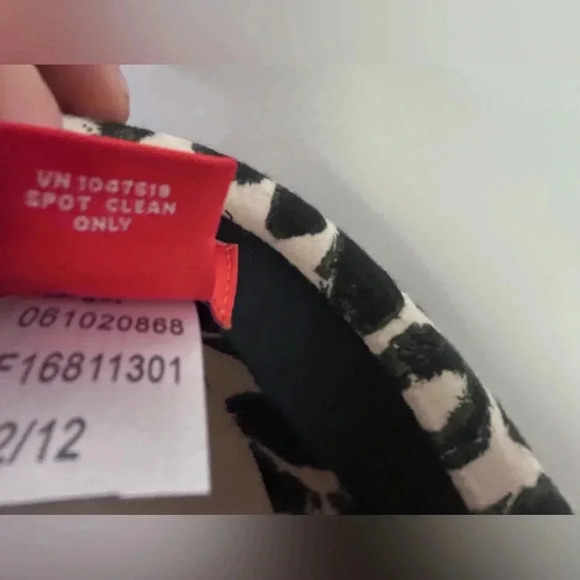 🖤”Kirna Zabete” 100% Wool Fedora Cream w/ Black/Gray Kiss Print 💋 - Picture 8 of 13